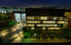 Das Max-Planck-Institut für Infektionsbiologie bei Nacht