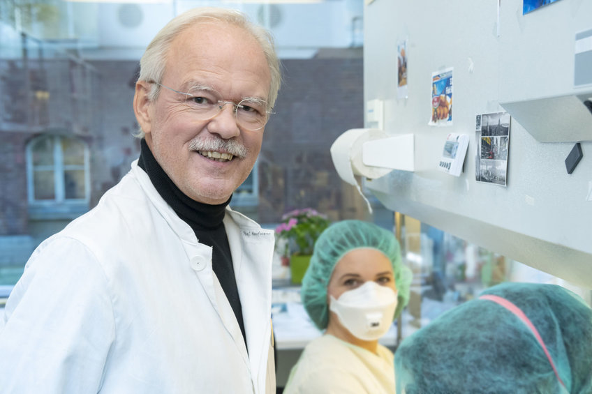Prof. Dr. Dr. h.c. Stefan H. E. Kaufmann Prof. Dr. Dr. h.c. Stefan H. E. Kaufmann